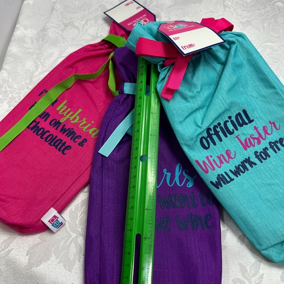 3 Pack Fun Fabric Wine Gift Bags Set of 3 Fabric Wine Bags see fun details - Picture 6 of 7